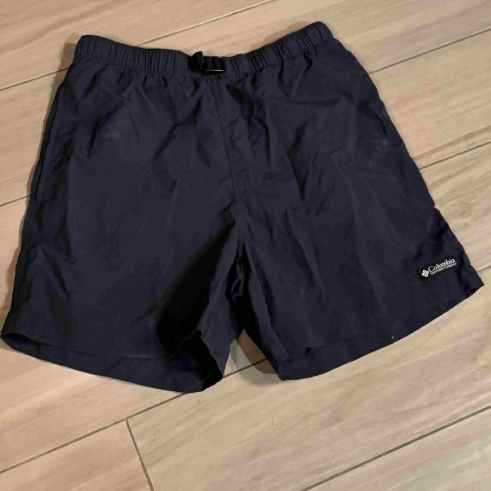 Columbia Dark Blue Women's Shorts size SMALL